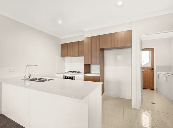 13/2 Clare Burton Crescent, Franklin, ACT 2913