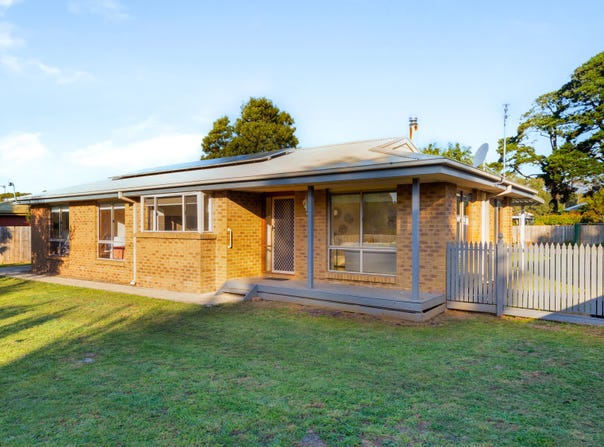 15 Manifold Road, Woodend, Vic 3442