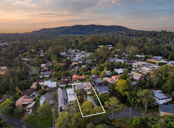 6 Eaglie Street, Chapel Hill, Qld 4069