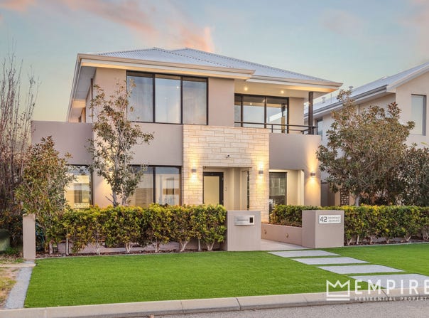 42 Leschenault Boulevard, Lake Coogee, WA 6166