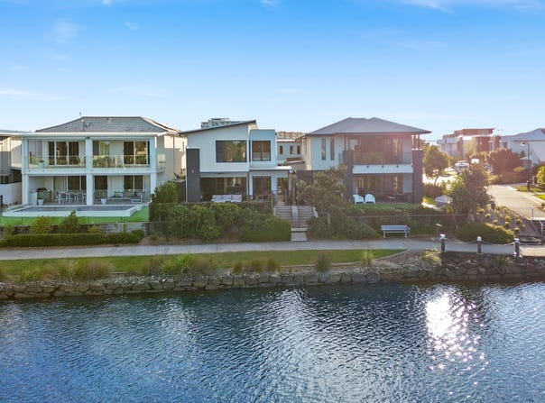 18 Lighthouse Circuit, Birtinya, Qld 4575