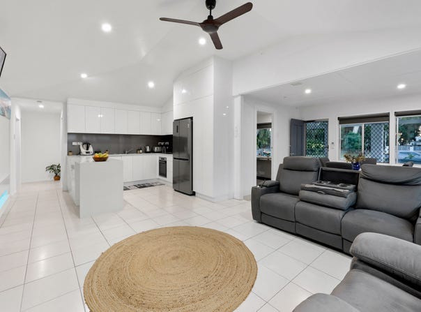 14 Denman Avenue, Shoal Point, Qld 4750
