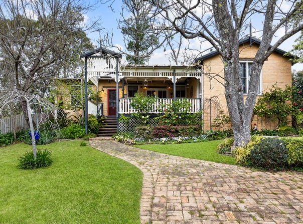 12 Walmer Crescent, Wentworth Falls, NSW 2782