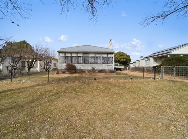 32 York Street, Adaminaby, NSW 2629