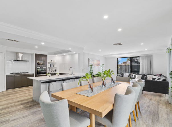 13 Carissa Turn, Halls Head, WA 6210