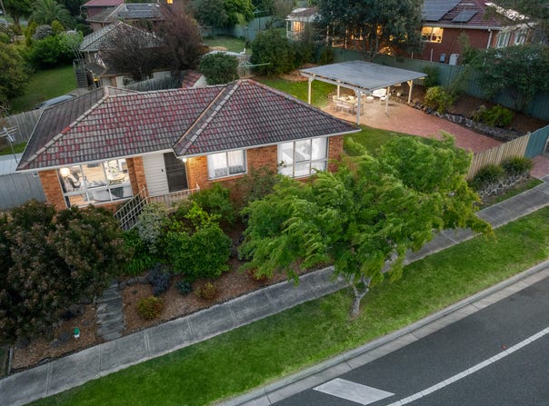 87 Chalcot Drive, Endeavour Hills, Vic 3802