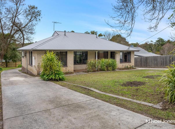 1 & 2/24  Marshall Street, Mount Evelyn, Vic 3796
