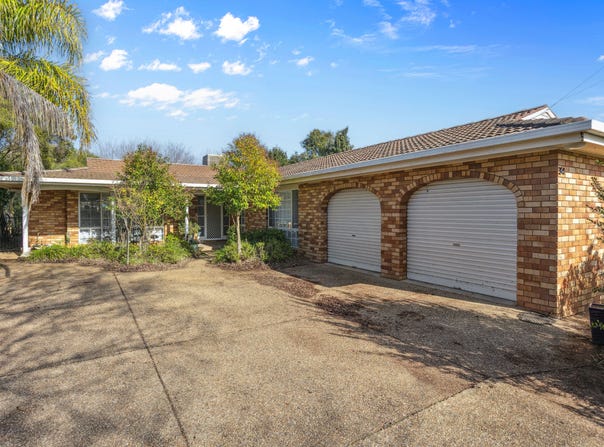 34 OLEANDER CRESCENT, Lake Albert, NSW 2650