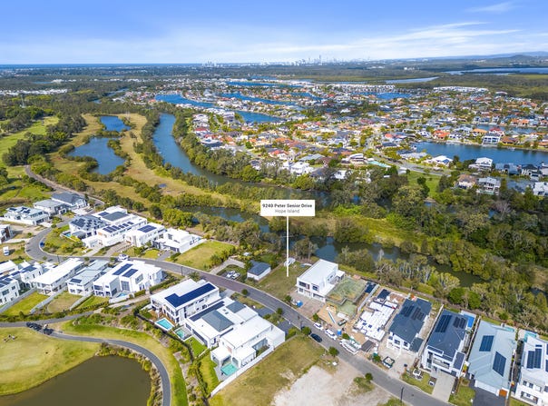 9240 Peter Senior Drive, Hope Island, Qld 4212