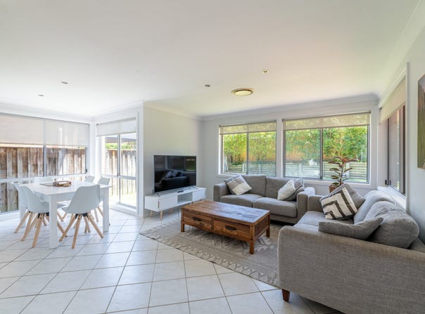 4 Waterside Grove, Warriewood, NSW 2102