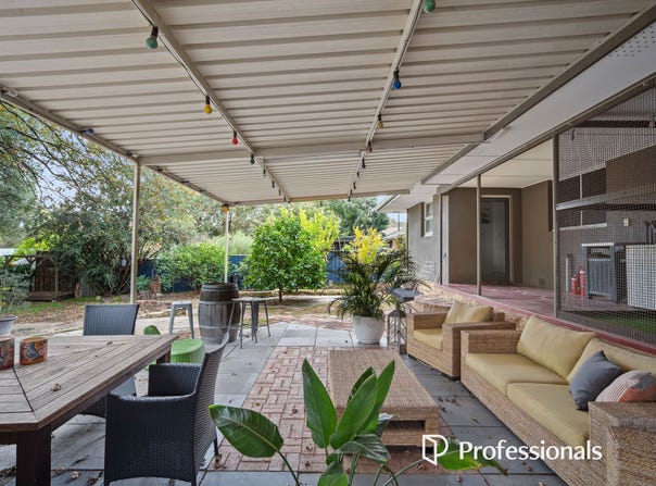 10 Gloucester Road, Kalamunda, WA 6076