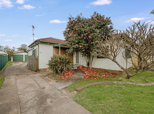 219 Henry Lawson Drive, Georges Hall, NSW 2198
