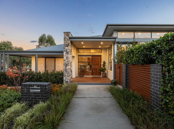 2 Leon Street, Googong, NSW 2620