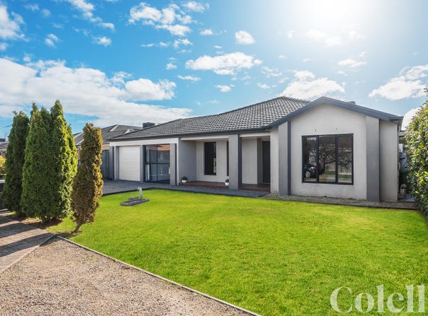22 Forest Oak Court, Cranbourne, Vic 3977