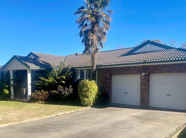 10 PEARSON STREET, Guyra, NSW 2365