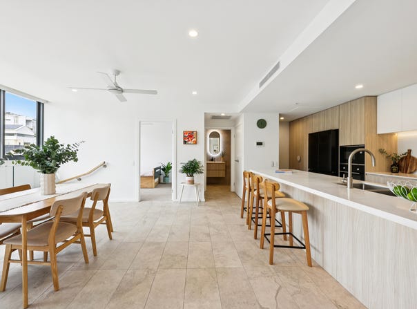 204/5 Nyrang Avenue, Palm Beach, Qld 4221