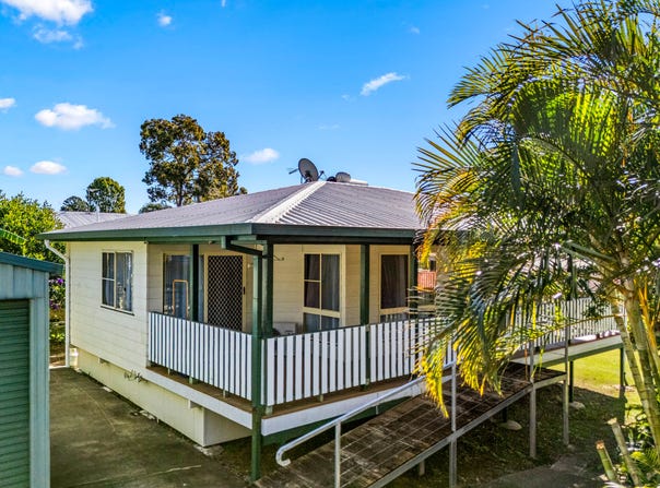 24 Reading St, Russell Island, Qld 4184