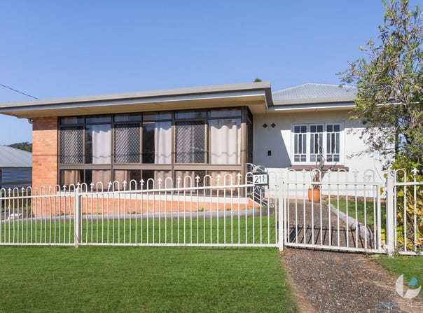 211 Blackstone Road, Silkstone, Qld 4304