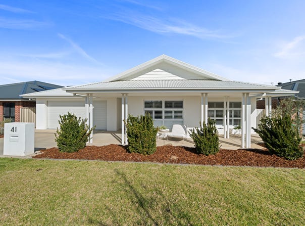41 Cootamundra Boulevard, Gobbagombalin, NSW 2650