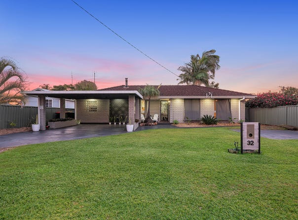32 President Wilson Walk, Tanilba Bay, NSW 2319