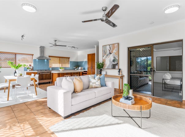 11 Walnut Close, Manoora, Qld 4870