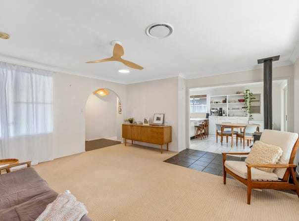77 Helmsman Boulevard, St Huberts Island, NSW 2257
