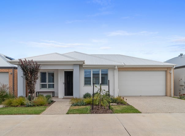 16/8 Stables Circuit, Clyde, Vic 3978