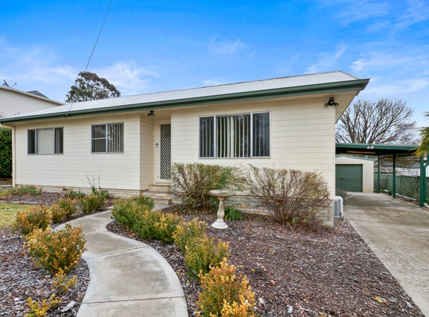 9 Church Avenue, Uralla, NSW 2358