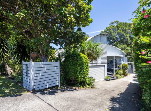 9 Charles Parry Street, Crescent Head, NSW 2440