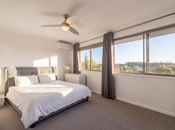 14/11 Balfour Crescent, Highland Park, Qld 4211