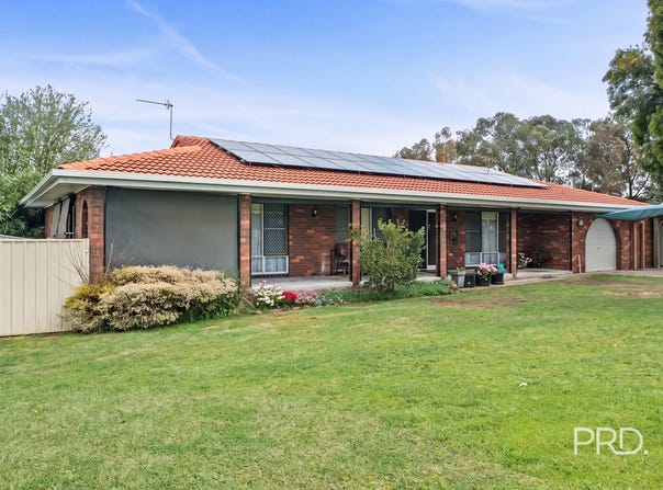 2 Pinaroo Drive, Glenfield Park, NSW 2650