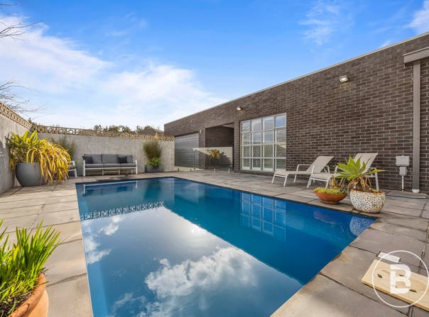 42 Faversham Avenue, Lake Gardens, Vic 3355
