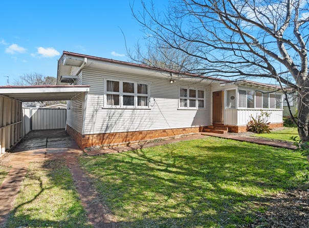 2 Henderson Street, Newtown, Qld 4350