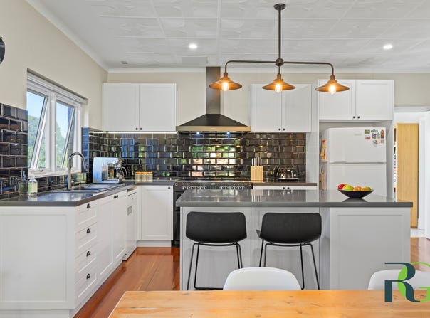 16A Woodley Crescent, Melville, WA 6156