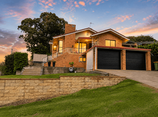2 Penrock Parade, Labrador, Qld 4215