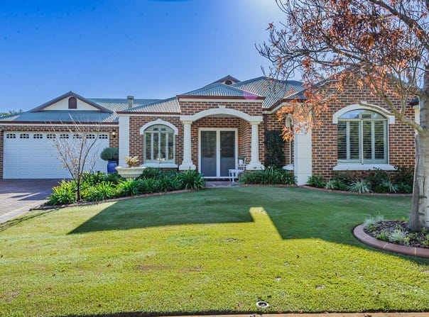 12 Chatsworth Gate, Canning Vale, WA 6155