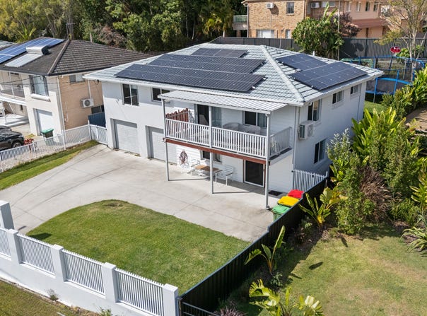 10 Penrock Parade, Labrador, Qld 4215