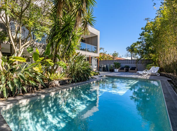 9 Coogeen Street, Sorrento, Qld 4217