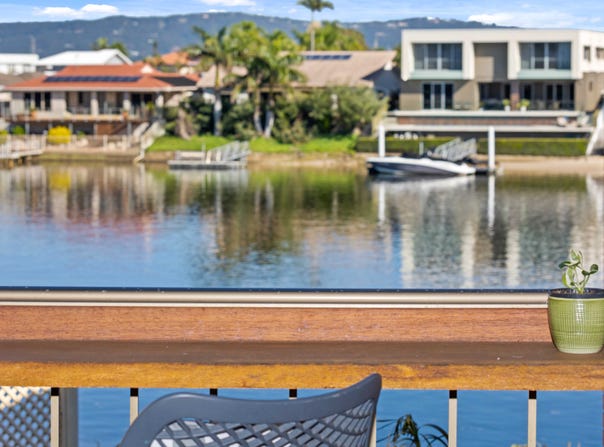 7/10 Aquila Court, Mermaid Waters, Qld 4218