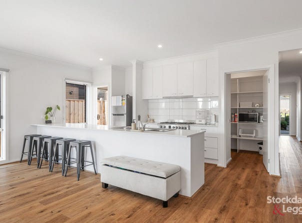 18 Wallaby Grove, Cowes, Vic 3922