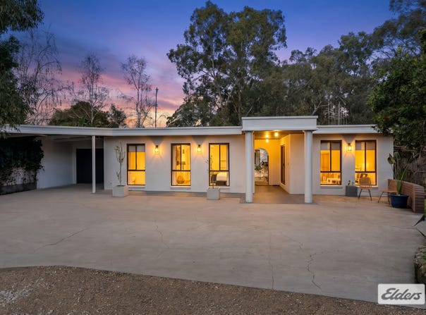 4 Adelaide Street, Flora Hill, Vic 3550