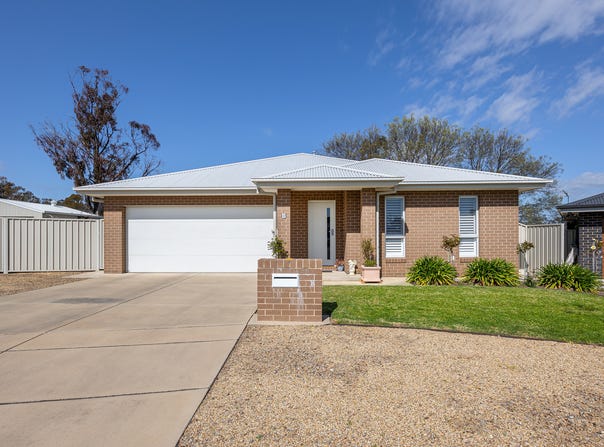 5 Couch Court, Turvey Park, NSW 2650