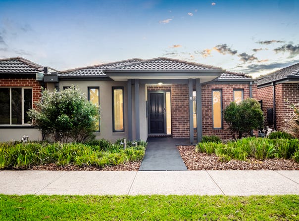 8 Nokota Lane, Clyde North, Vic 3978