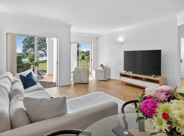 8329 Magnolia Drive East, Hope Island, Qld 4212