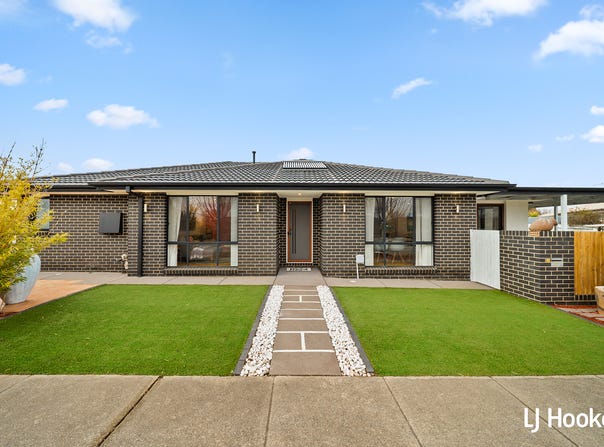 66 Hilda Kincaid Crescent, MacGregor, ACT 2615