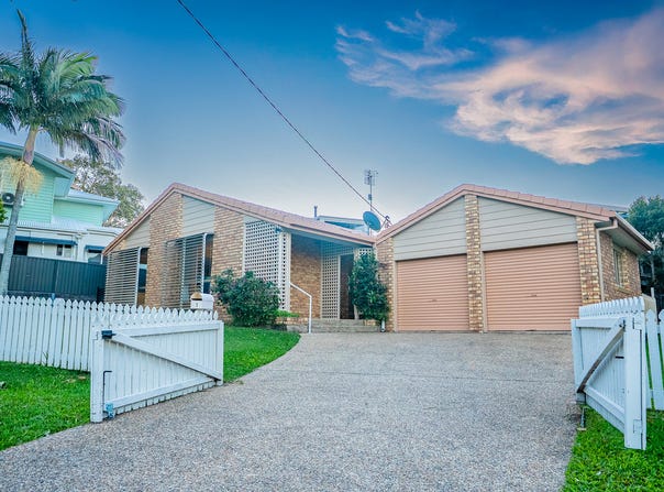 1 Marlua Avenue, Moffat Beach, Qld 4551
