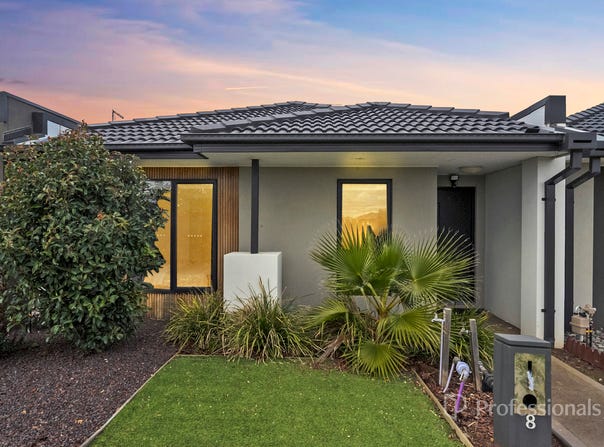8 Spector Walk, Werribee, Vic 3030