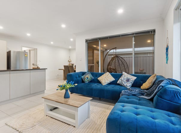 11A Baystone Parade, Harrisdale, WA 6112