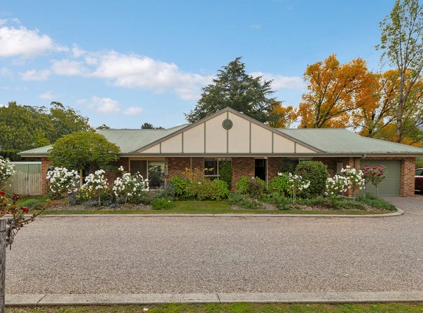 1/8 Gavan Street, Bright, Vic 3741