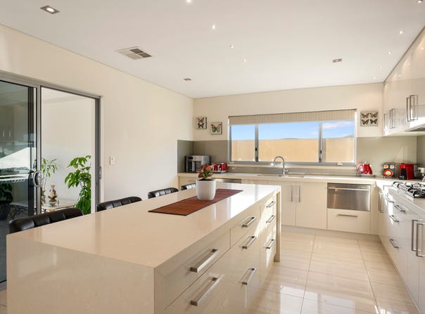 18 Black Swan Rise, Beeliar, WA 6164